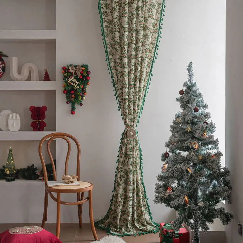 Vorhang mit weihnachtlichem Stechpalmenblatt-Print