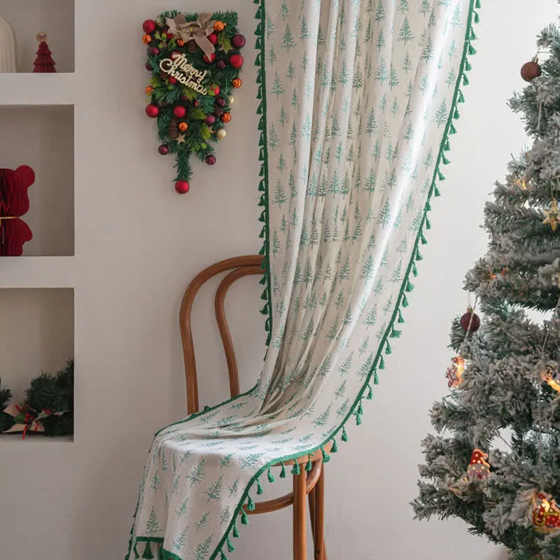 Vorhang mit grünem Tannenbaum-Print