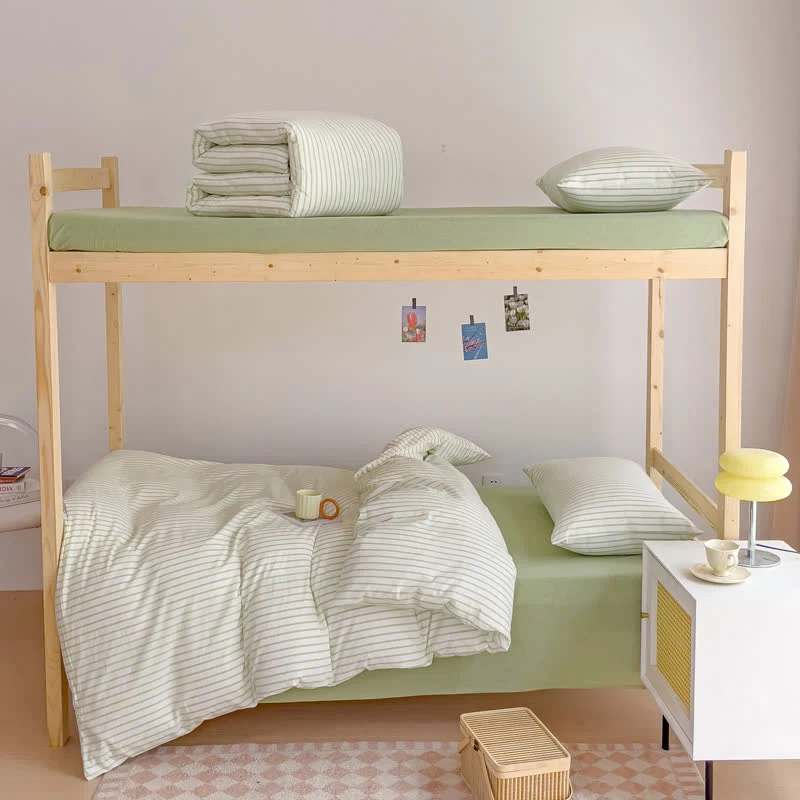 Minimalistisches gestreiftes Bettwäscheset aus Baumwolle für den Schlafsaal