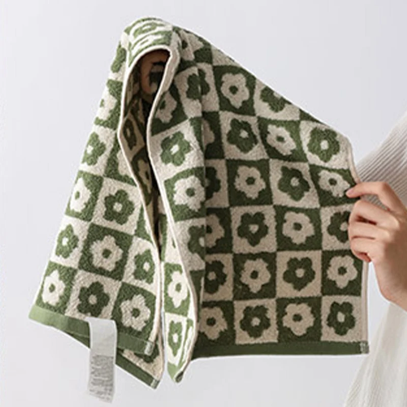 Atmungsaktives Baumwollhandtuch mit Karomuster und Blumenmuster
