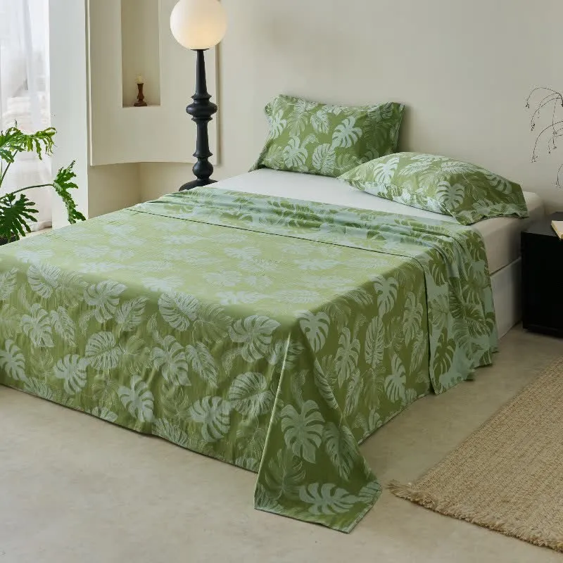 Grüne Tagesdecke aus Baumwollgaze-Jacquard mit Monstera-Motiv