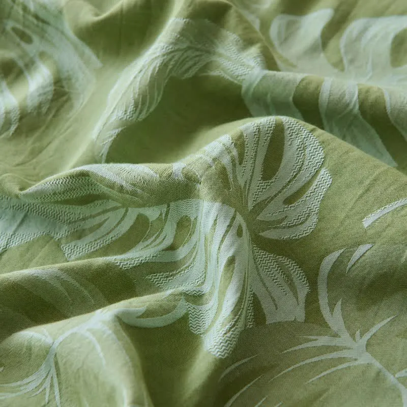 Grüne Tagesdecke aus Baumwollgaze-Jacquard mit Monstera-Motiv