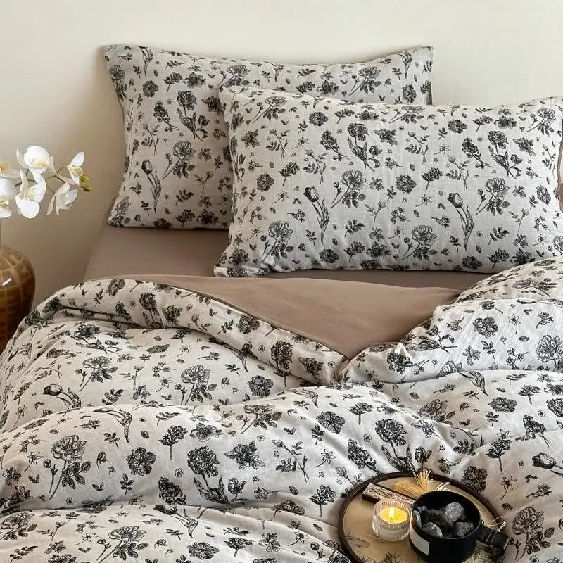 Schwarzes Bettwäscheset aus natürlicher Baumwolle mit Blumenmuster (4-teilig)