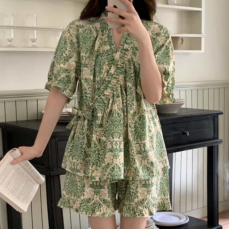 Grüner Pyjama-Set mit Blumenmuster und Rüschenärmeln