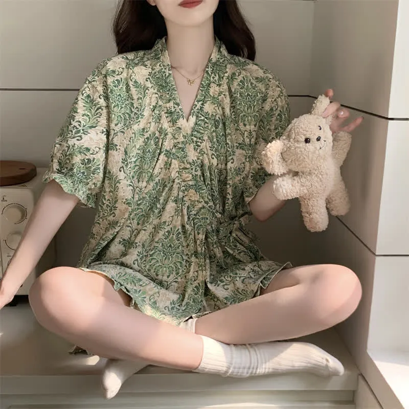 Grüner Pyjama-Set mit Blumenmuster und Rüschenärmeln