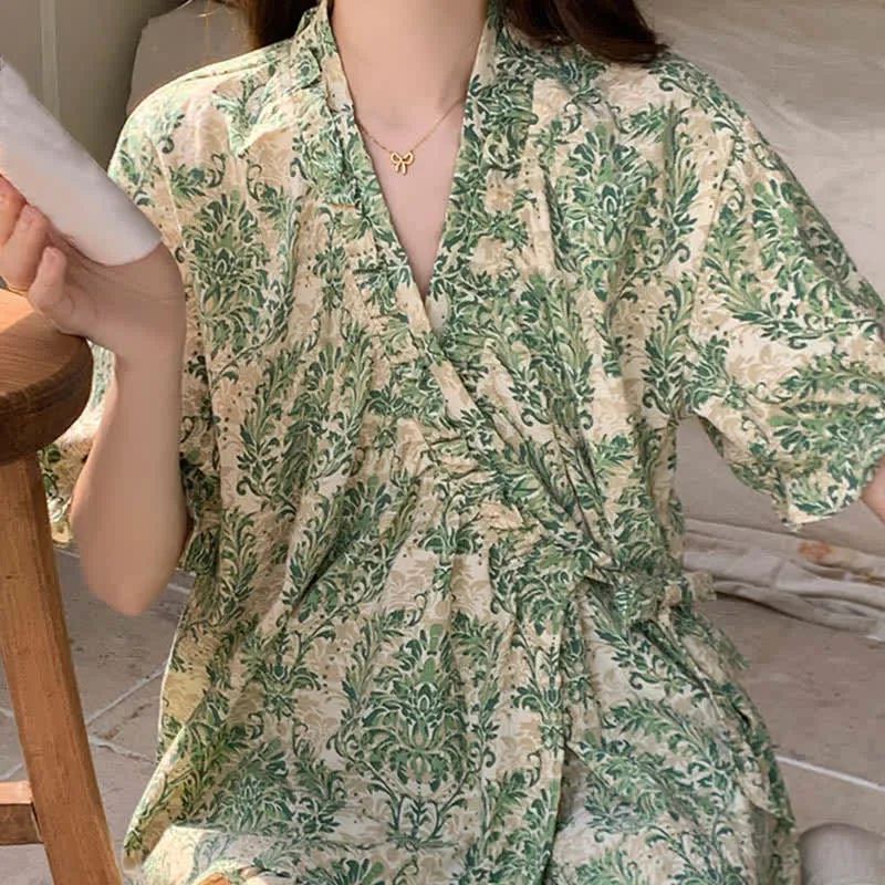 Grüner Pyjama-Set mit Blumenmuster und Rüschenärmeln