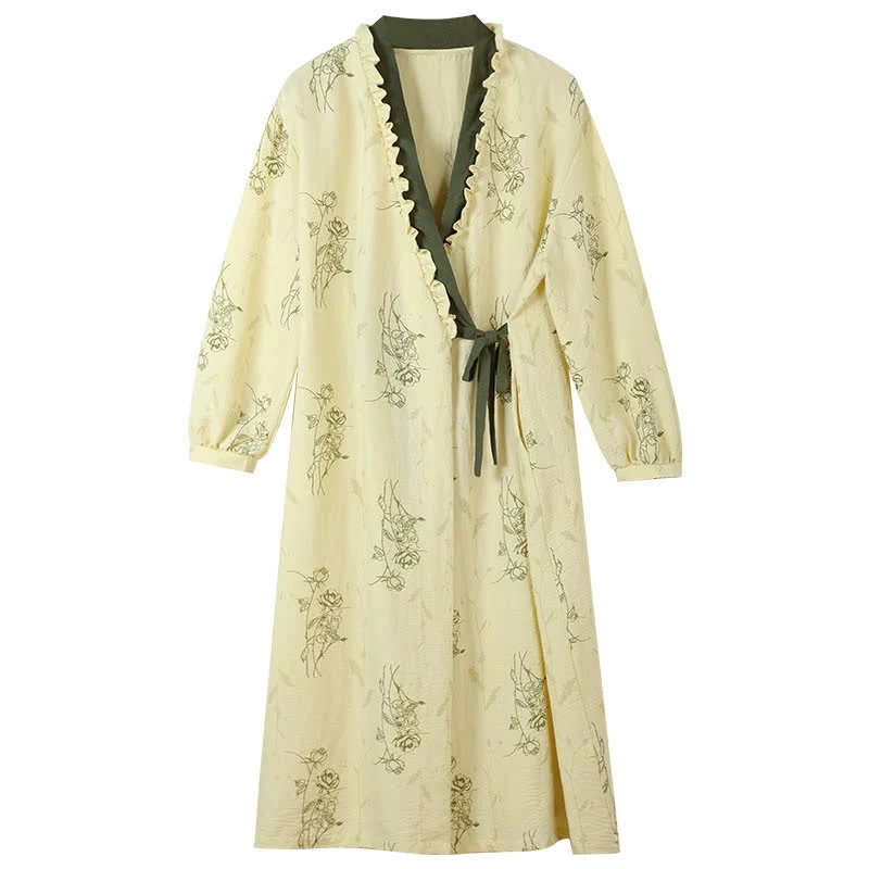 Kimono-Bademantel mit Rosenmuster und Rüschenbesatz
