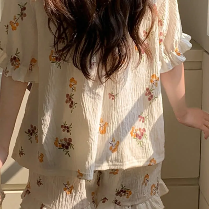 Pyjama-Set mit Blumenmuster und Rüschenärmeln
