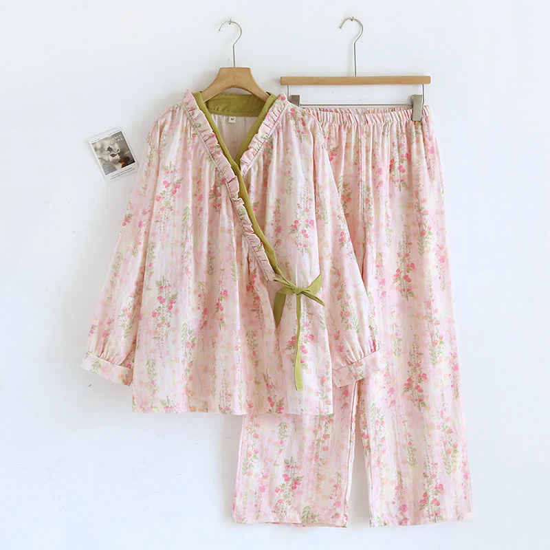Loungewear-Set aus Baumwollgaze mit Rosendruck und asymmetrischer Vorderseite