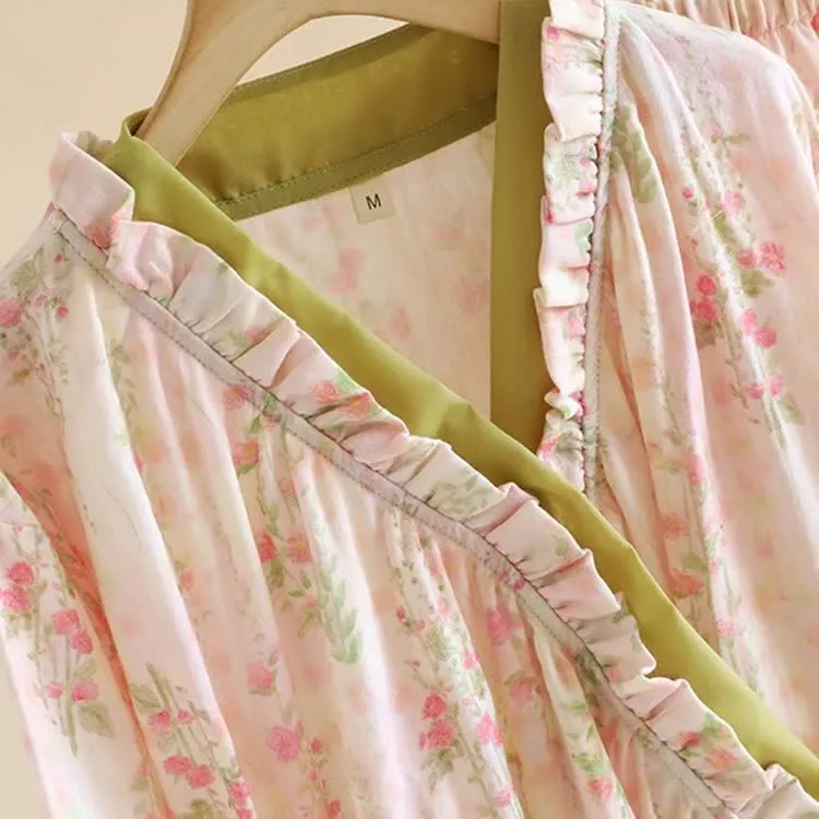 Loungewear-Set aus Baumwollgaze mit Rosendruck und asymmetrischer Vorderseite