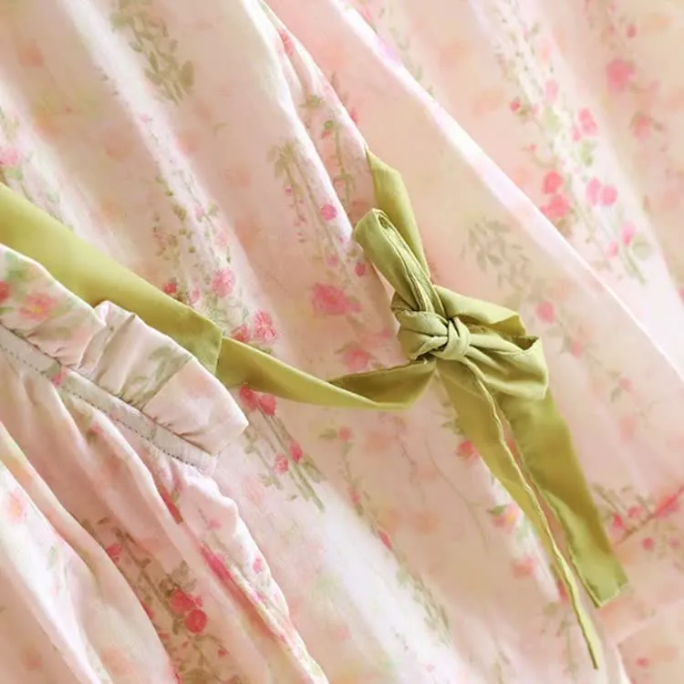 Loungewear-Set aus Baumwollgaze mit Rosendruck und asymmetrischer Vorderseite