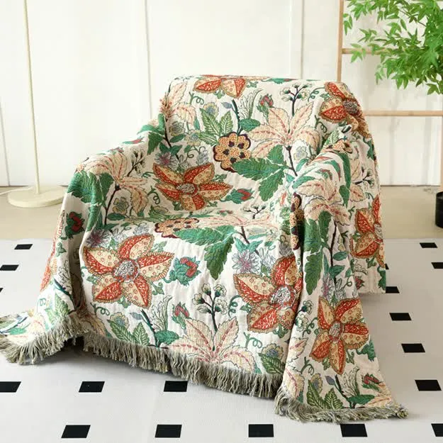 Sofadecke aus Baumwollgaze mit Blumen- und Blattmotiv und Quasten