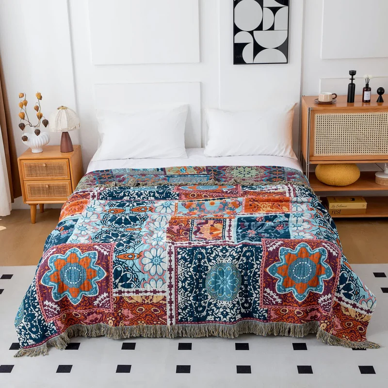 Wendbare Boho-Baumwolldecke mit blauem Blumenmuster und Quasten