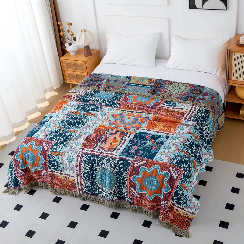 Wendbare Boho-Baumwolldecke mit blauem Blumenmuster und Quasten