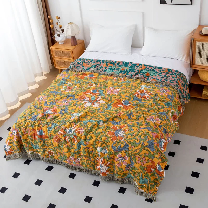 Sofadecke aus Baumwolle mit Vintage-Blumenmuster und Quasten
