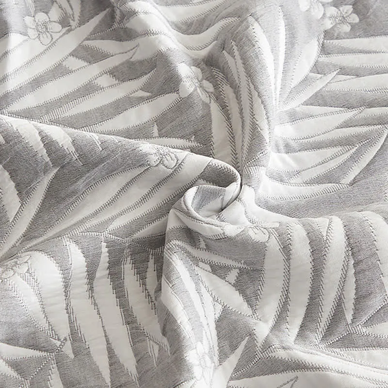 Elegante Wendedecke aus doppellagiger Baumwollgaze mit Blättern