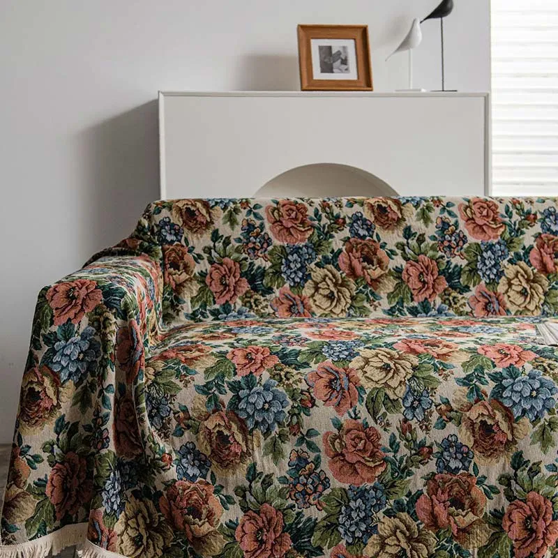 Sofaschoner mit Quasten und Rosenmuster im Countryside-Stil