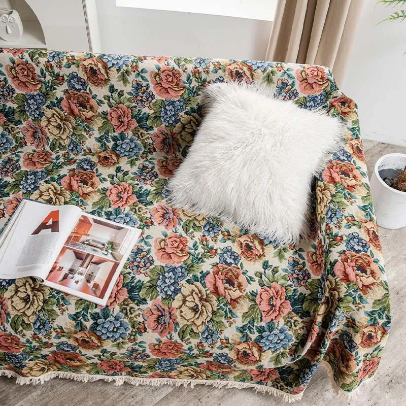 Sofaschoner mit Quasten und Rosenmuster im Countryside-Stil