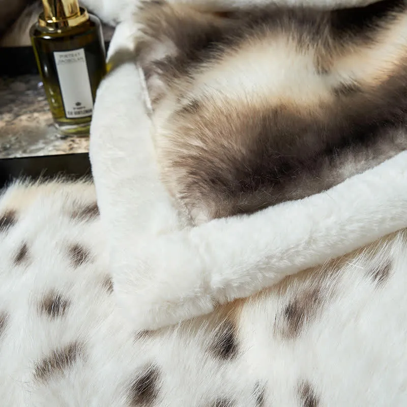 Luxuriöse Überwurfdecke aus Kunstfell mit Leopardenmuster