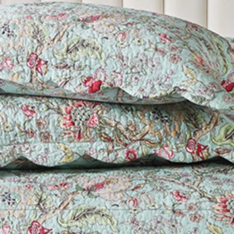 Vintage-Blumensteppdecke mit Kissenbezügen