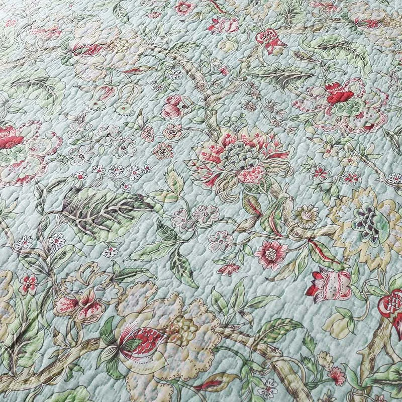 Vintage-Blumensteppdecke mit Kissenbezügen