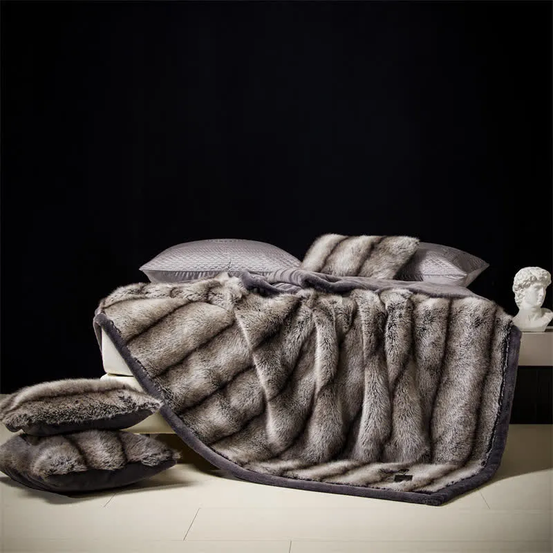 Doppellagige Winterdecke aus Kunstfell