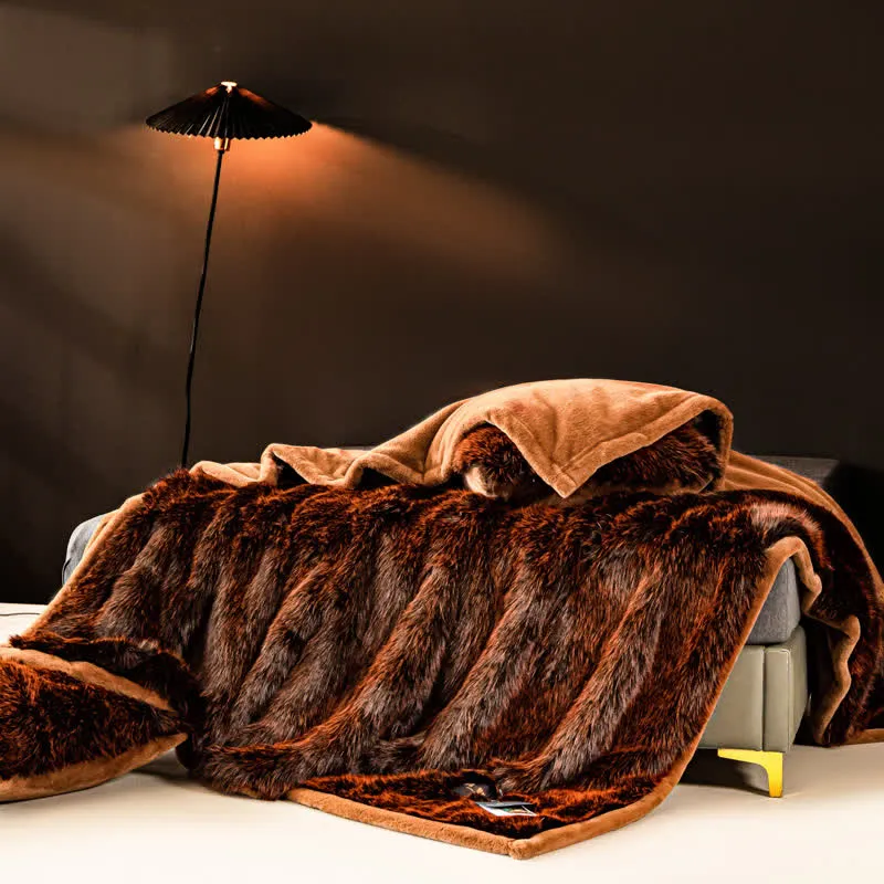 Luxuriöse, dicke Überwurfdecke aus Kunstfell