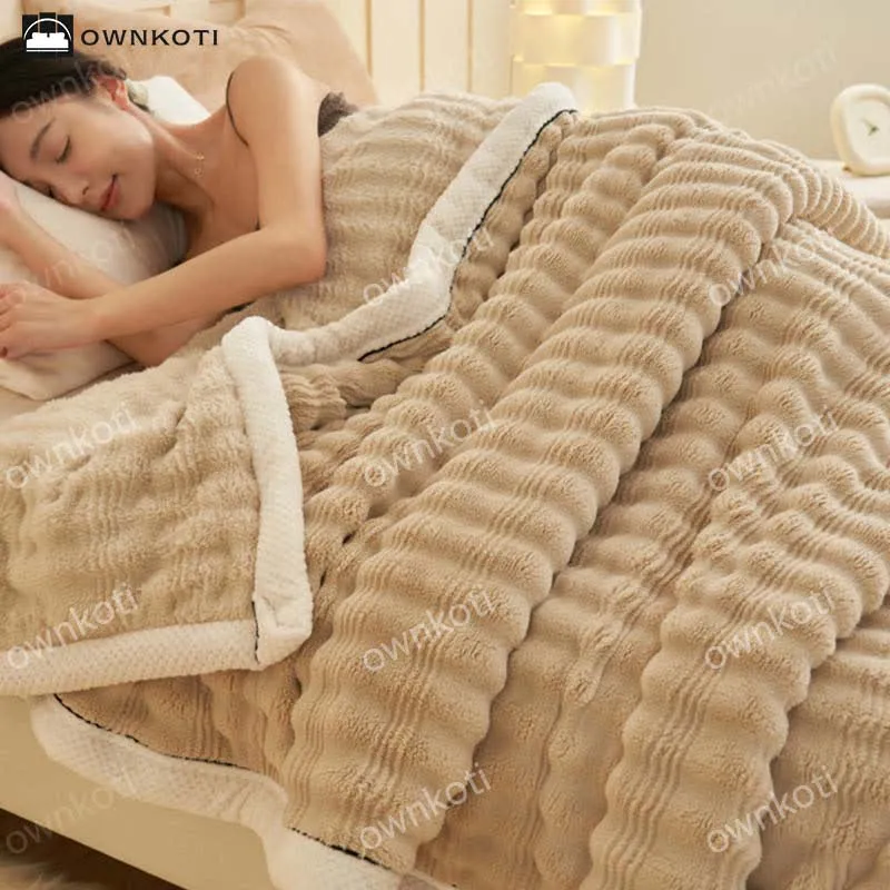 Fleecedecke mit Jacquard-Wellenstruktur