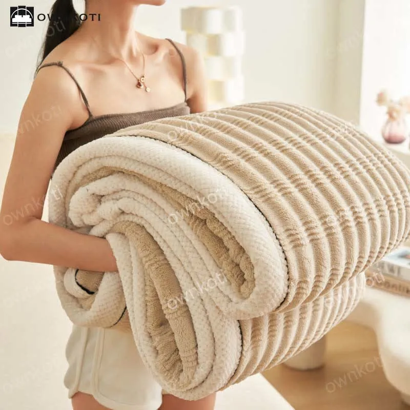 Fleecedecke mit Jacquard-Wellenstruktur