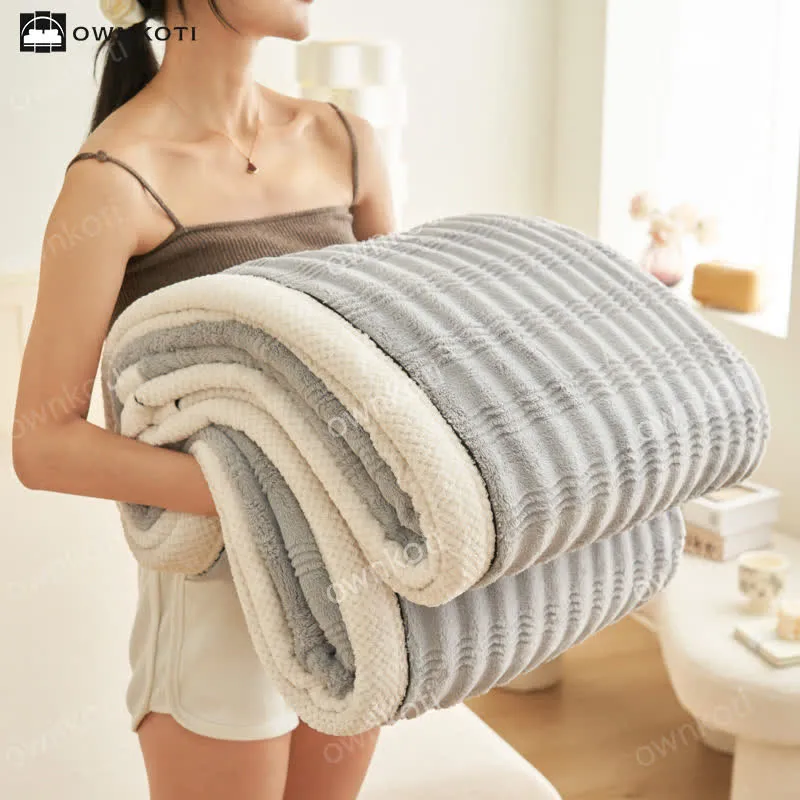 Fleecedecke mit Jacquard-Wellenstruktur
