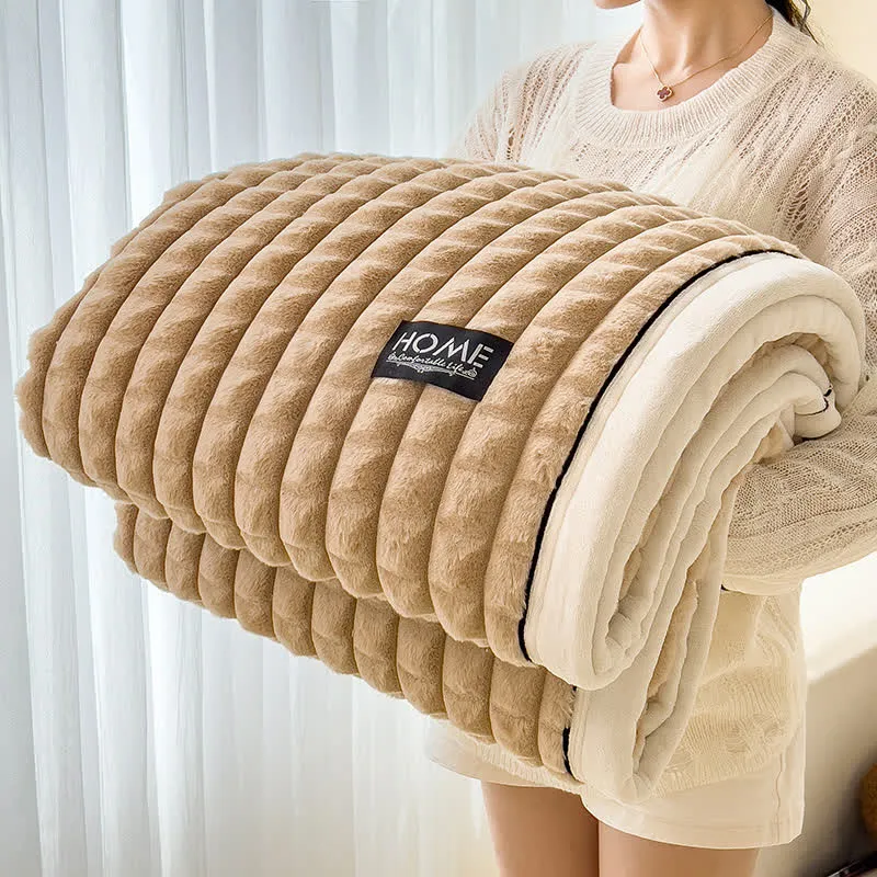 Weiche Fleece-Überwurfdecke mit karierter Textur