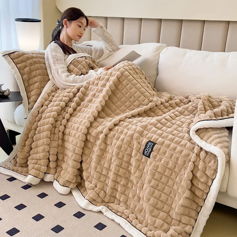 Weiche Fleece-Überwurfdecke mit karierter Textur