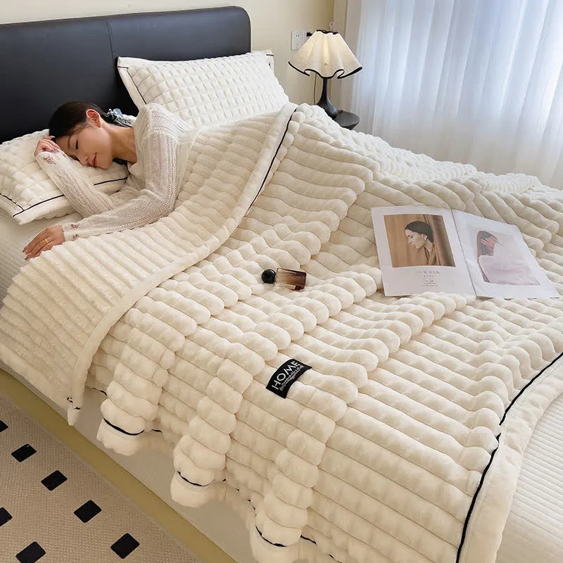 Weiche Fleece-Überwurfdecke mit karierter Textur