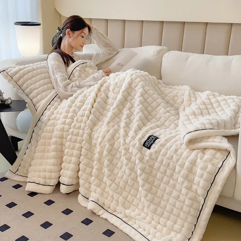 Weiche Fleece-Überwurfdecke mit karierter Textur