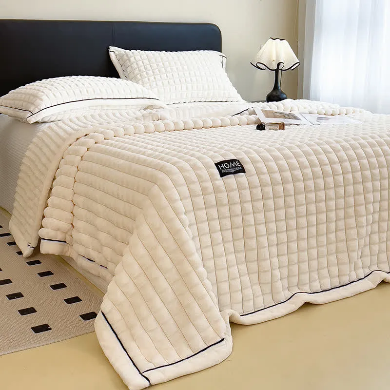 Weiche Fleece-Überwurfdecke mit karierter Textur