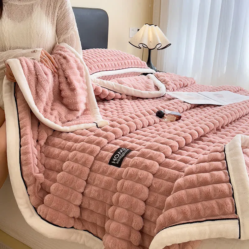 Weiche Fleece-Überwurfdecke mit karierter Textur