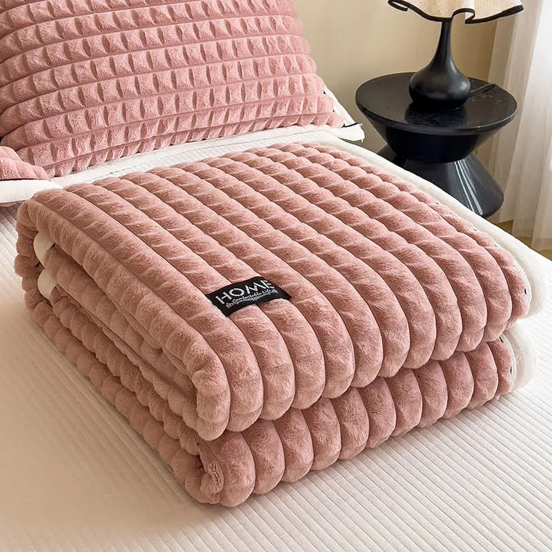 Weiche Fleece-Überwurfdecke mit karierter Textur