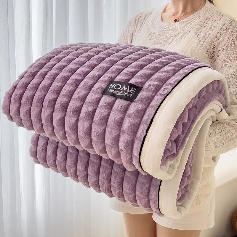 Weiche Fleece-Überwurfdecke mit karierter Textur
