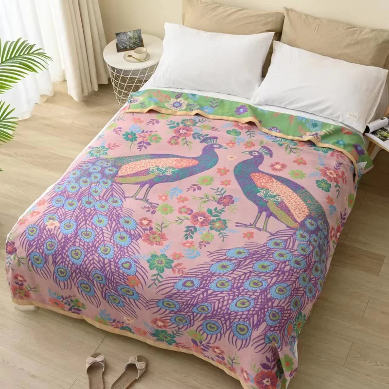 Elegante Baumwollgazedecke mit Pfauen- und Blumenmuster