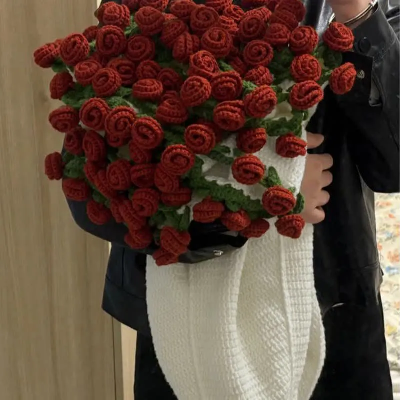 Handgemachter gehäkelter Rosen-Deckenstrauß