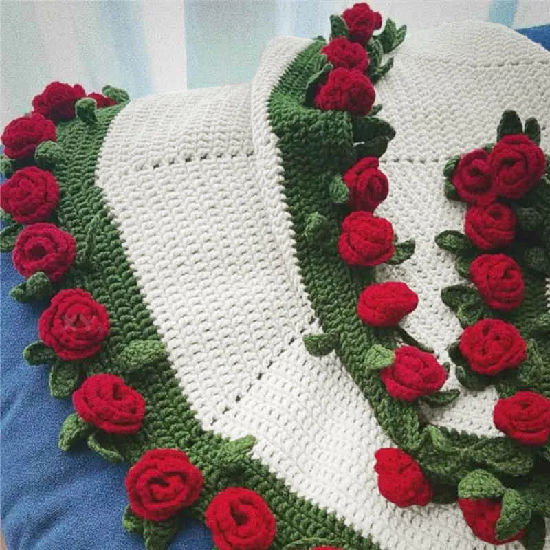 Handgemachter gehäkelter Rosen-Deckenstrauß