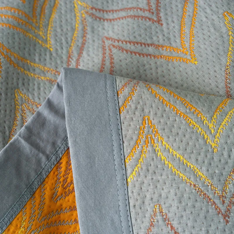 Atmungsaktive Jacquarddecke aus garngefärbter Baumwollgaze