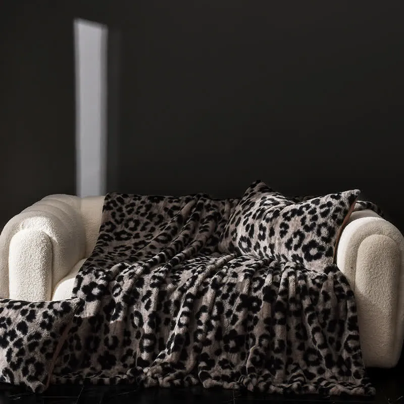 Warme Sofadecke aus Samt mit Leopardenmuster