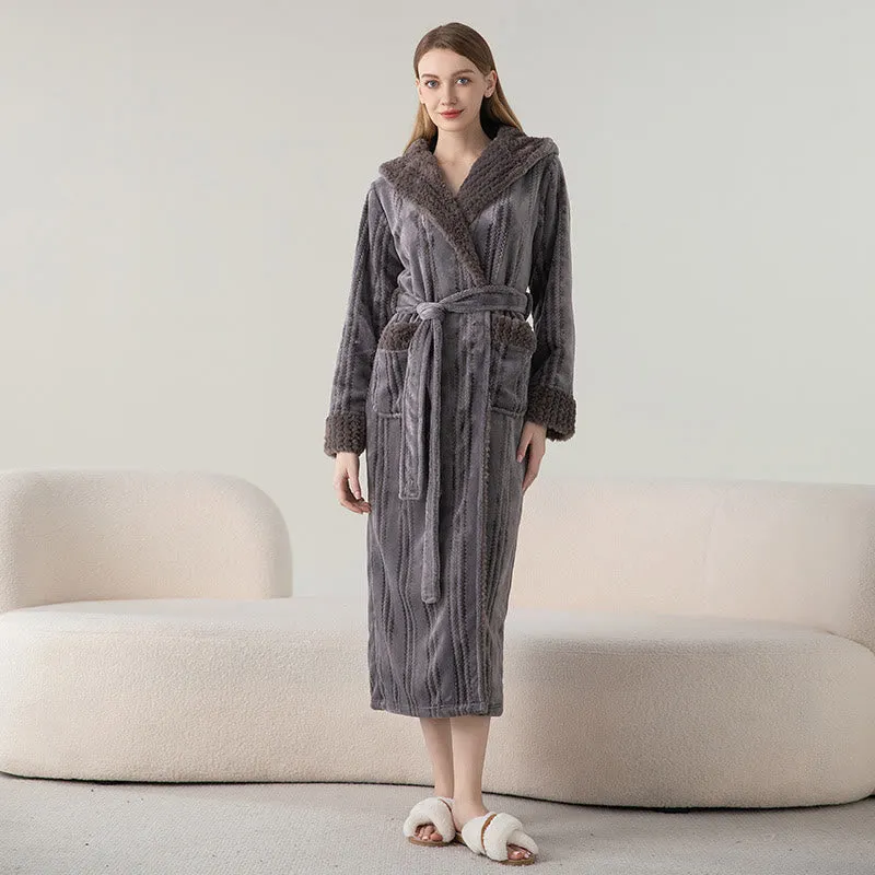 Langer Winterbademantel aus Fleece mit Kapuze