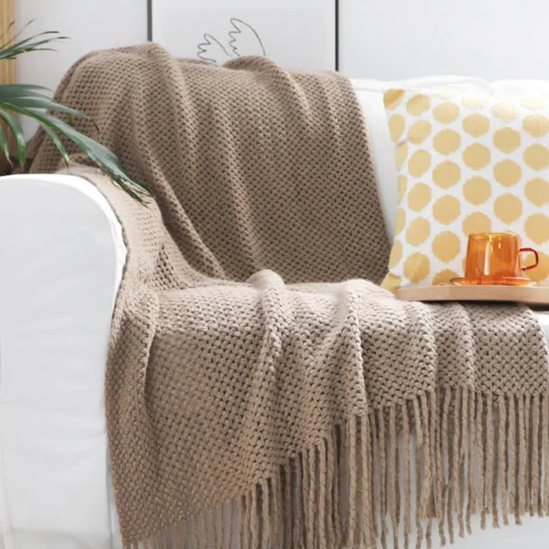 Ownkoti – Schlichte, einfarbige Strickdecke mit Quasten