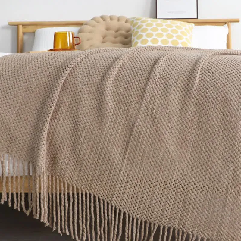 Ownkoti – Schlichte, einfarbige Strickdecke mit Quasten