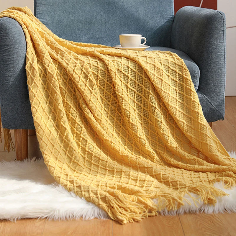 Ownkoti – Gestrickte Sofadecke mit Prismamuster und Quasten