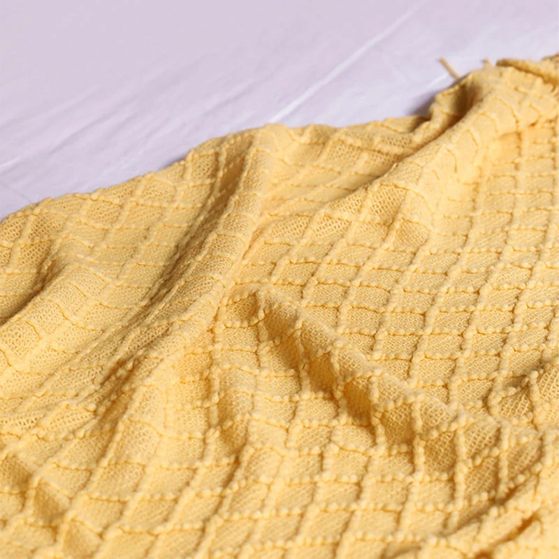 Ownkoti – Gestrickte Sofadecke mit Prismamuster und Quasten