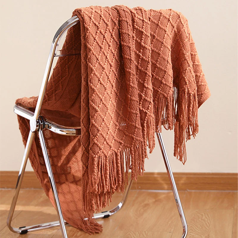 Ownkoti – Gestrickte Sofadecke mit Prismamuster und Quasten