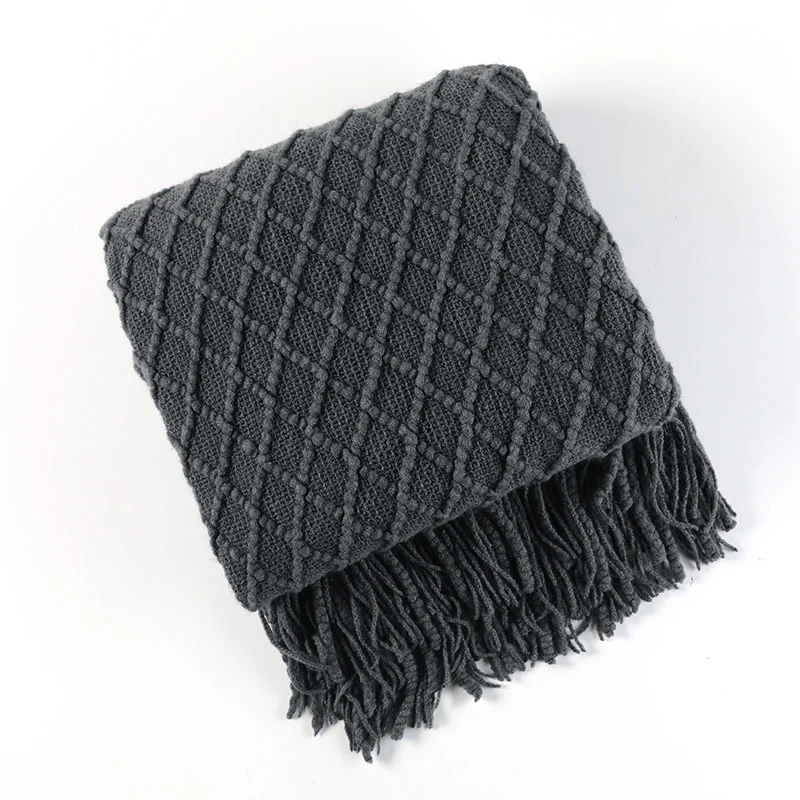 Ownkoti – Gestrickte Sofadecke mit Prismamuster und Quasten